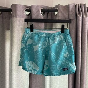 Patagonia women’s baggies size small shorts with pockets